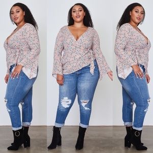 PLUS SIZE BLUSH FLORAL PRINT DEEP "V" FRONT TIE BO